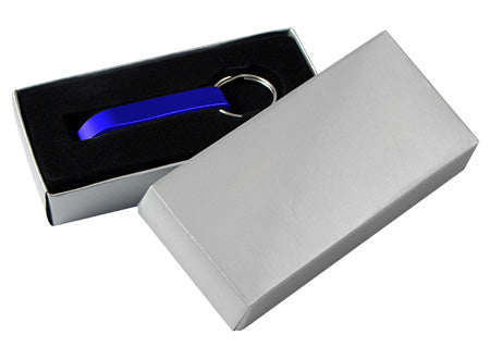 Llavero aluminio que combina la función de un destapado.Presentacion en su estuche de regalo. Set de 100 unidades