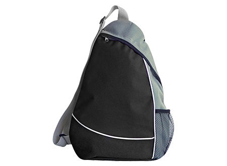 Mochila cruzada.Tamaño: 34 x 43 x 9 cm.