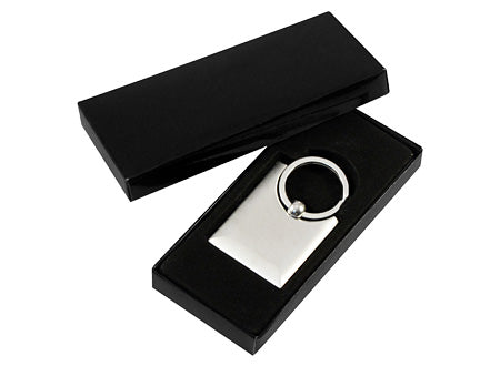 Llavero de metal acabado satinado, diseño que evoca una "Bolsa", presentacion estuche negro. Set de 12 unidades