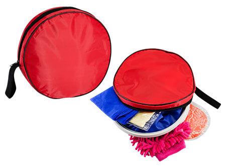 Kit de Limpieza para Vehículos en un estuche circular de tela de poliéster.