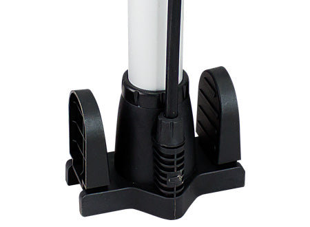 Bombín de pedestal equipado con válvulas de inflado y un manómetro