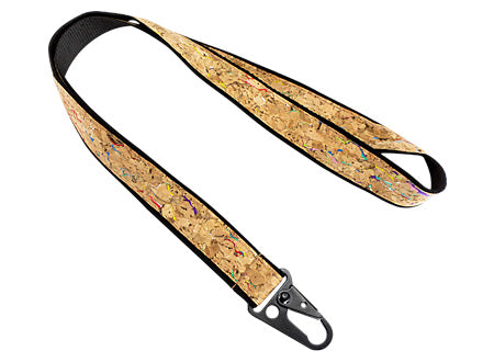 Lanyard porta-credencial de poliéster negro, emplacado en lámina de corcho. Set de 100 unidades