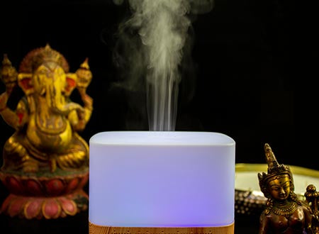 Difusor de Aroma "Lujoso", con luz ambiental, reloj despertador y altavoces.