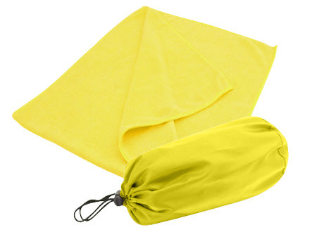 Toalla deportiva confeccionada en suave tela de microfibra, viene en práctico bolsito de nylon . Set de 6 unidades