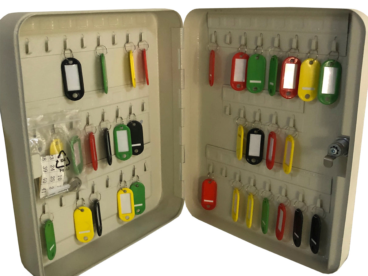 Caja Metálica de 45 llaves.