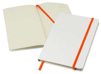 Cuaderno del modelo "Whiteskine" en tamaño A5. Tamaño: 14.2 x 21.3 x 1.3 cm. Set de 12 unidades